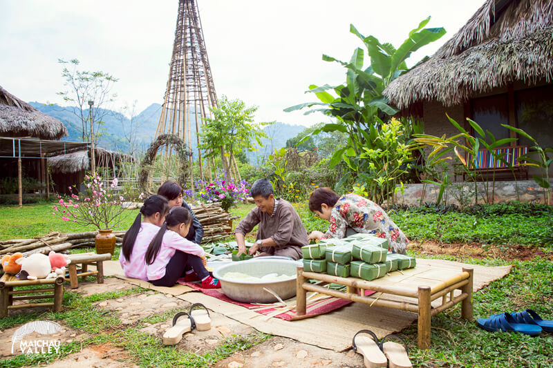 Making Vietnamese Traditional Cake in Mai Chau